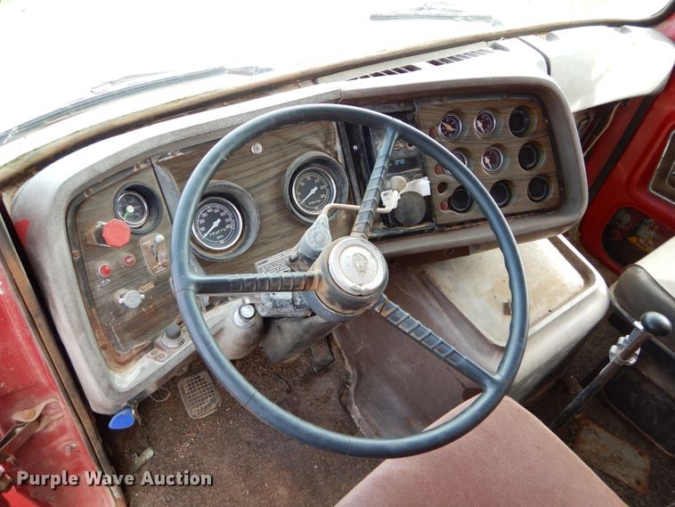 image for item GK9150 1977 Ford F900 grain truck