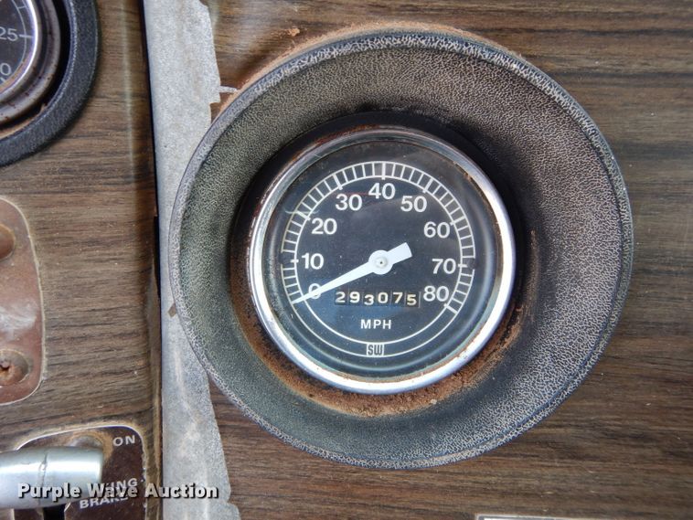 image for item GK9150 1977 Ford F900 grain truck