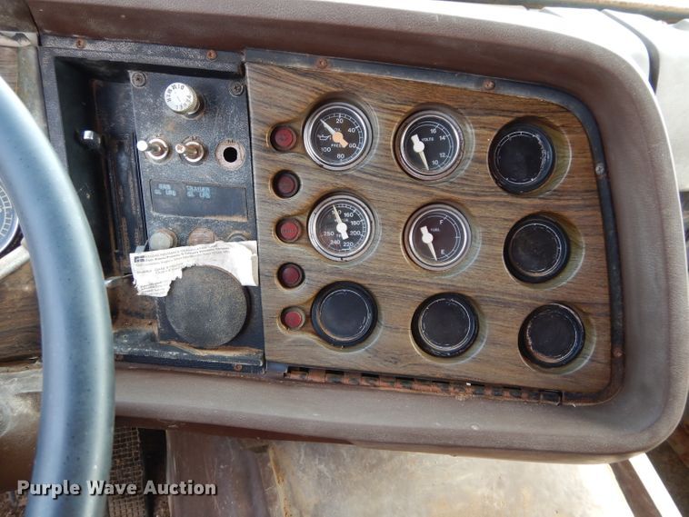 image for item GK9150 1977 Ford F900 grain truck