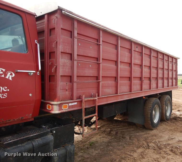 image for item GK9150 1977 Ford F900 grain truck