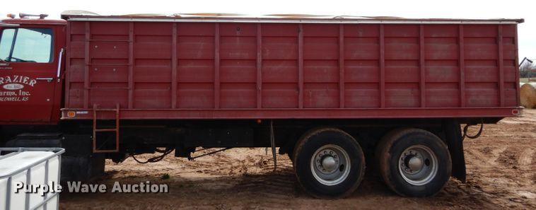 image for item GK9150 1977 Ford F900 grain truck