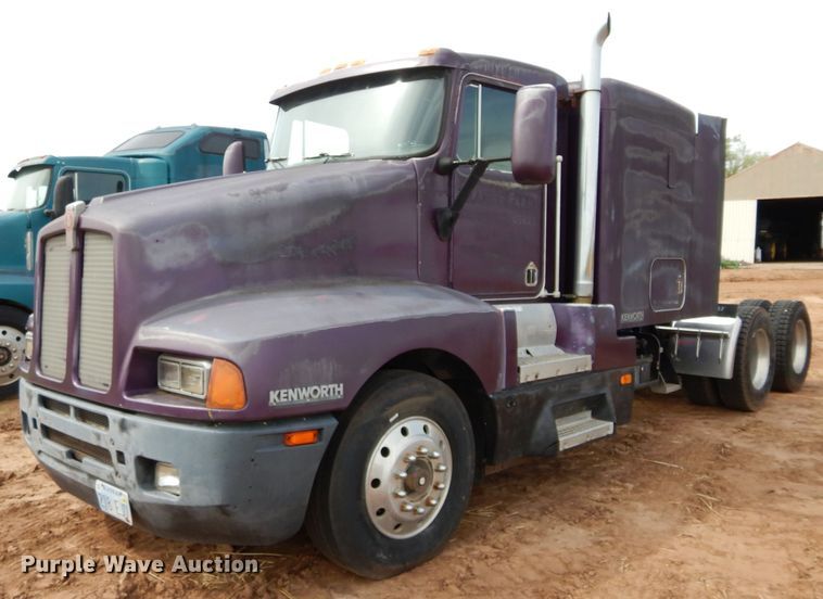 image for item GK9151 1990 Kenworth T600 semi truck