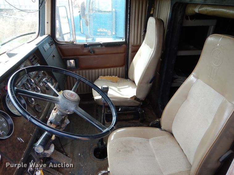 image for item GK9151 1990 Kenworth T600 semi truck