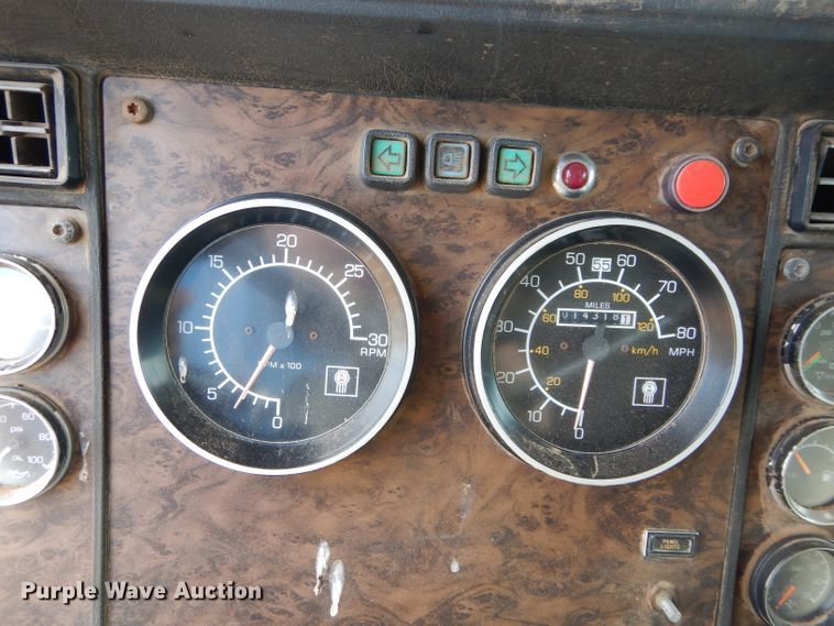 image for item GK9151 1990 Kenworth T600 semi truck