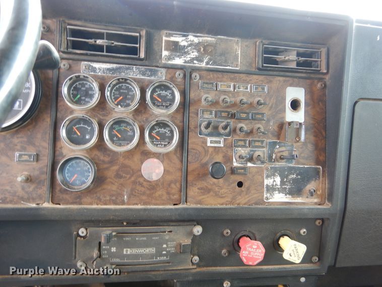 image for item GK9151 1990 Kenworth T600 semi truck