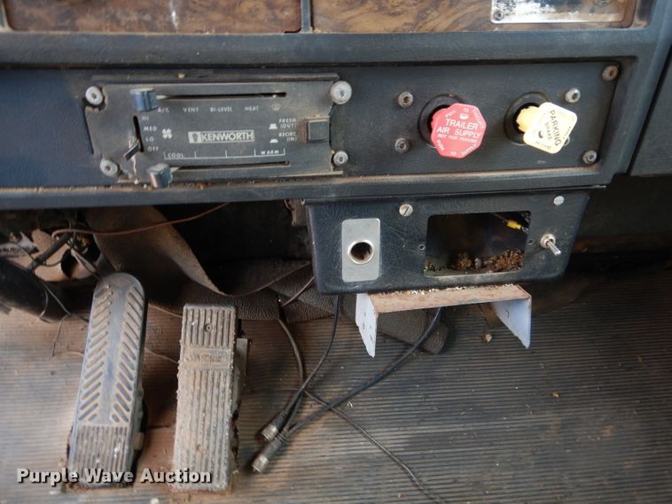 image for item GK9151 1990 Kenworth T600 semi truck