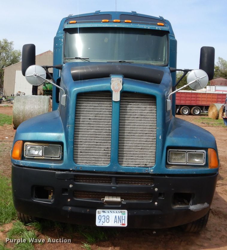 image for item GK9152 1993 Kenworth semi truck