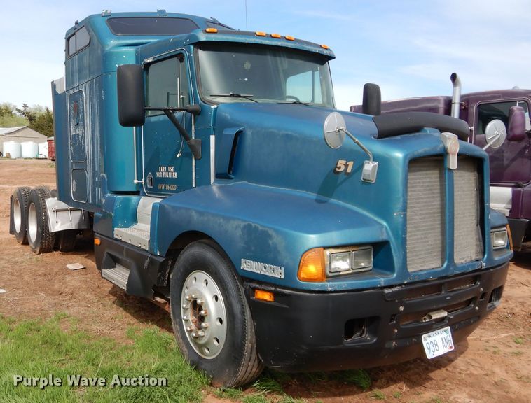 image for item GK9152 1993 Kenworth semi truck