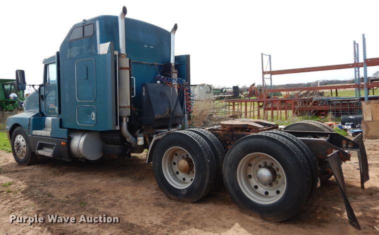 image for item GK9152 1993 Kenworth semi truck