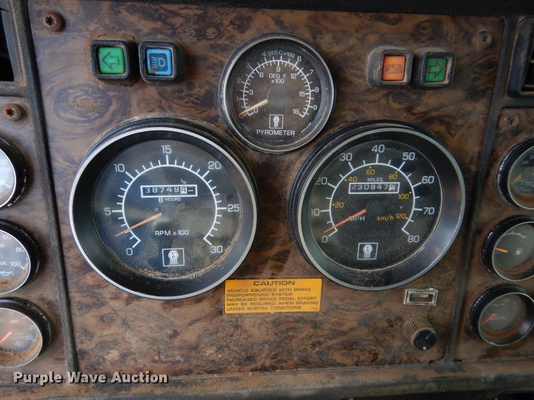image for item GK9152 1993 Kenworth semi truck