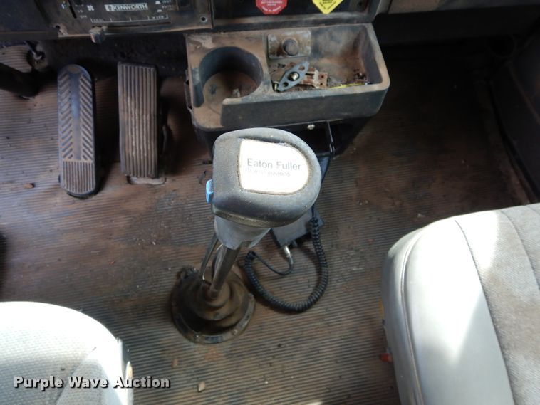 image for item GK9152 1993 Kenworth semi truck