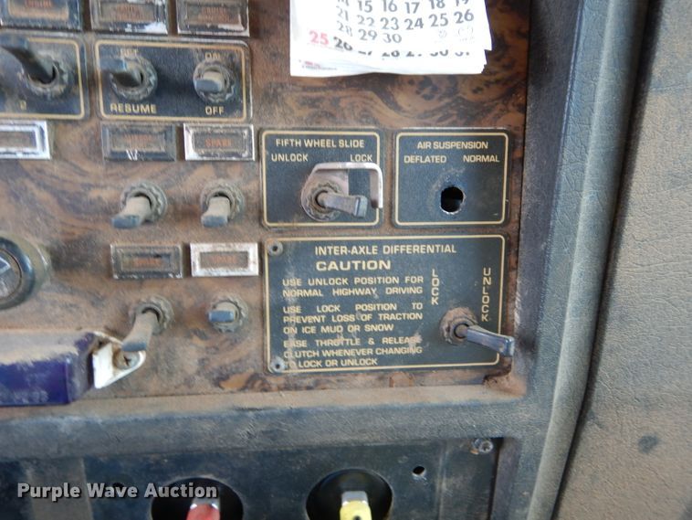 image for item GK9152 1993 Kenworth semi truck