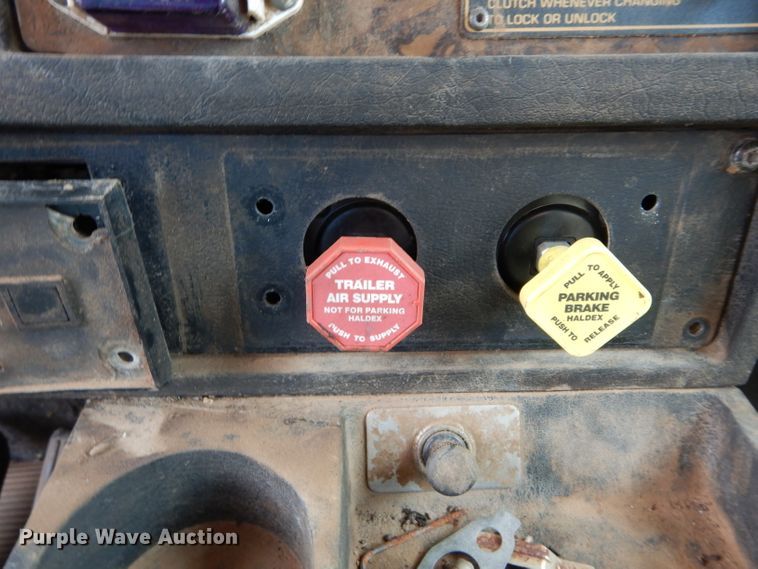 image for item GK9152 1993 Kenworth semi truck