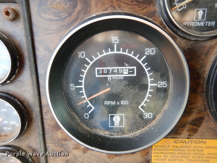 image for item GK9152 1993 Kenworth semi truck