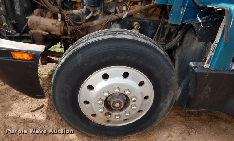 image for item GK9152 1993 Kenworth semi truck