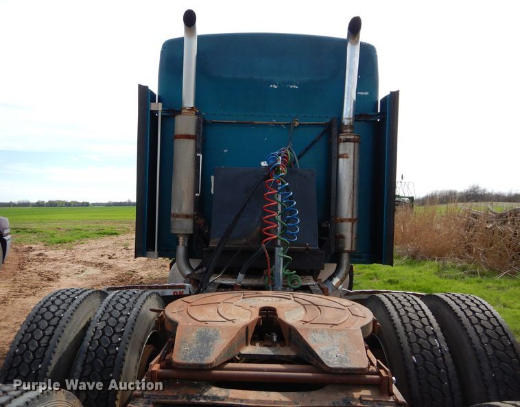 image for item GK9152 1993 Kenworth semi truck