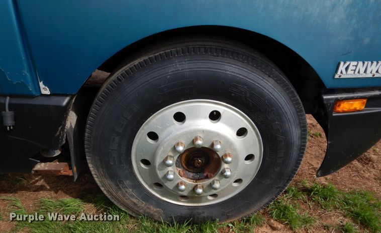 image for item GK9152 1993 Kenworth semi truck