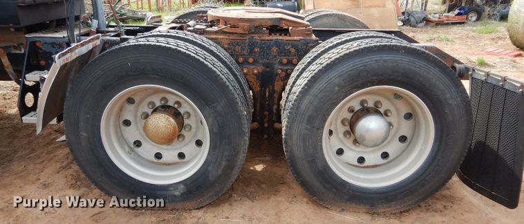 image for item GK9152 1993 Kenworth semi truck