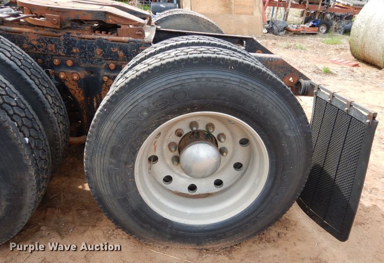 image for item GK9152 1993 Kenworth semi truck