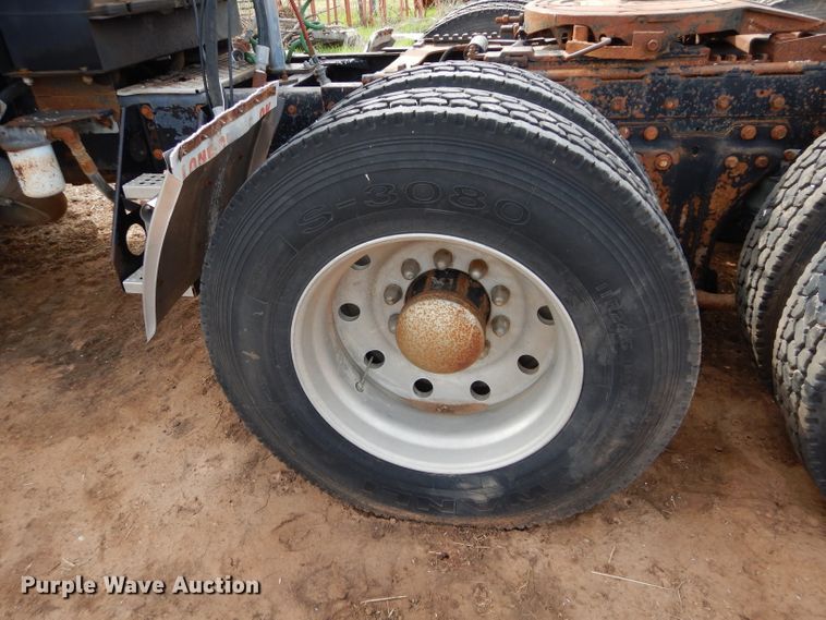 image for item GK9152 1993 Kenworth semi truck