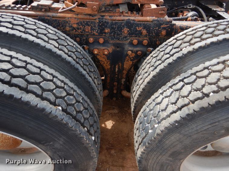 image for item GK9152 1993 Kenworth semi truck