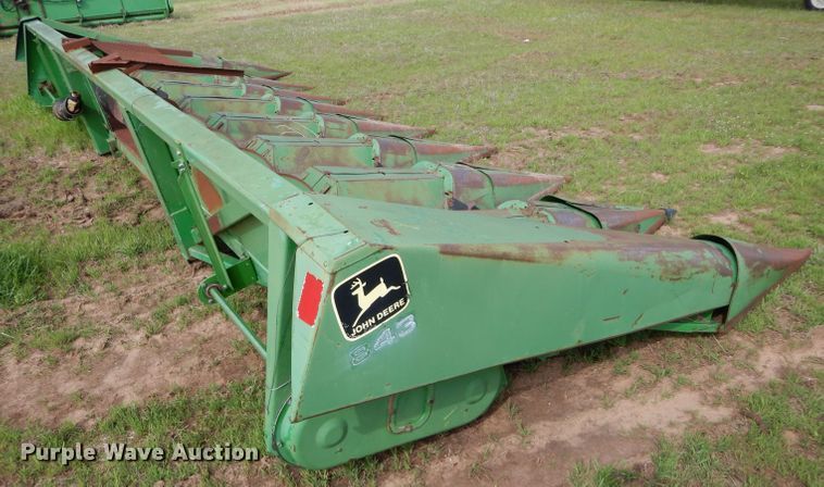 image for item GK9155 John Deere 843 corn head
