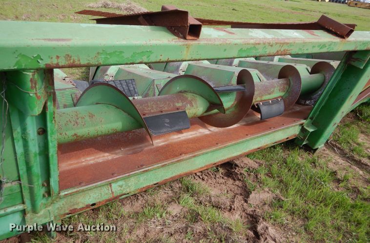 image for item GK9155 John Deere 843 corn head