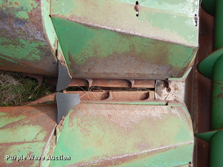 image for item GK9155 John Deere 843 corn head