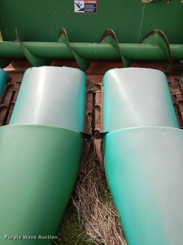 image for item GK9156 John Deere 893 corn head
