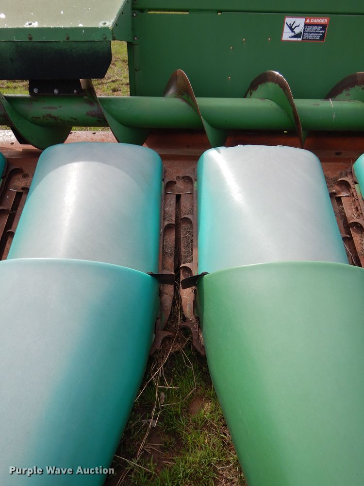 image for item GK9156 John Deere 893 corn head