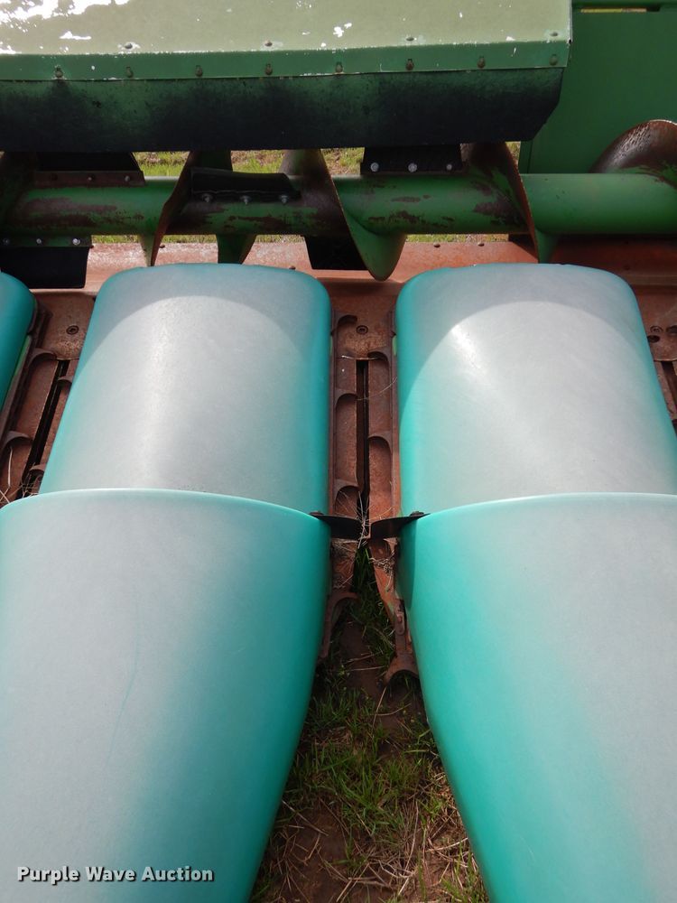 image for item GK9156 John Deere 893 corn head