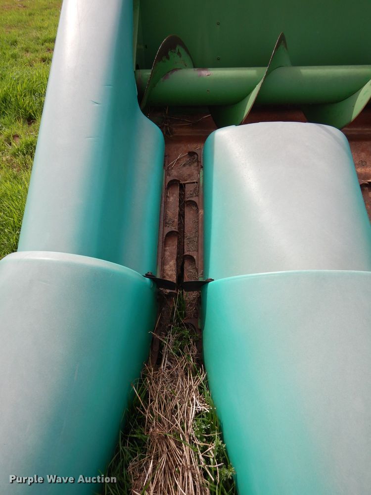 image for item GK9156 John Deere 893 corn head