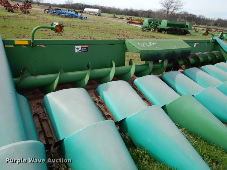 image for item GK9156 John Deere 893 corn head