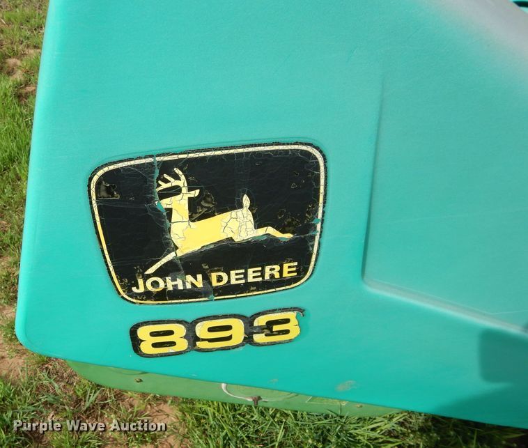 image for item GK9156 John Deere 893 corn head