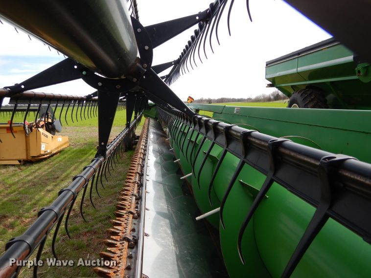 image for item GK9159 2004 John Deere 635F flex head