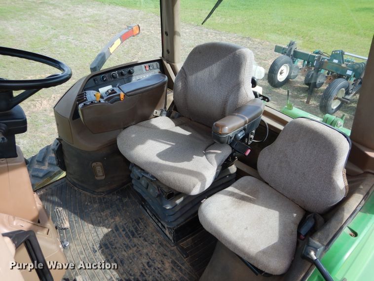 image for item GK9161 2002 John Deere 8420T tractor