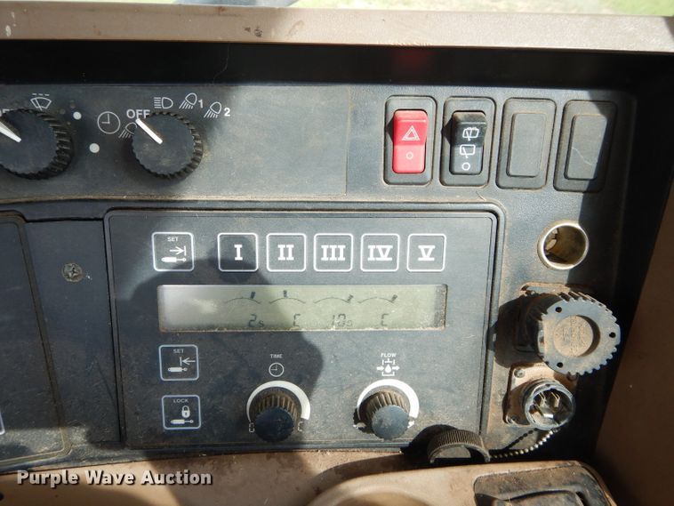 image for item GK9161 2002 John Deere 8420T tractor