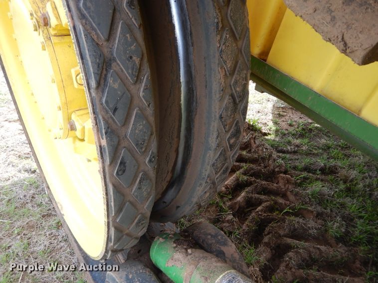 image for item GK9161 2002 John Deere 8420T tractor