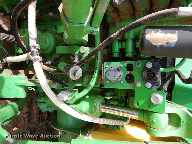 image for item GK9161 2002 John Deere 8420T tractor