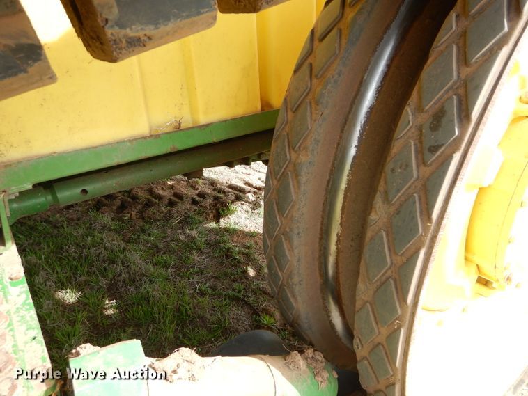 image for item GK9161 2002 John Deere 8420T tractor