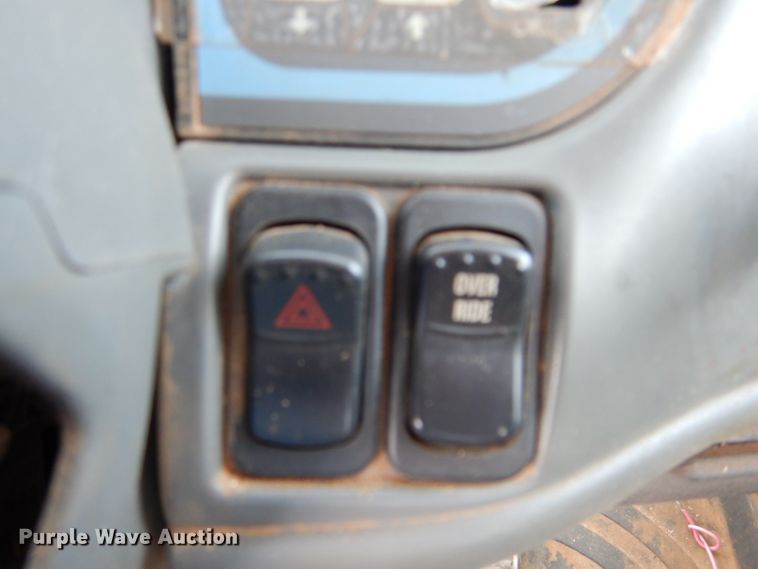 image for item GK9164 New Holland TV140 bi-directional tractor