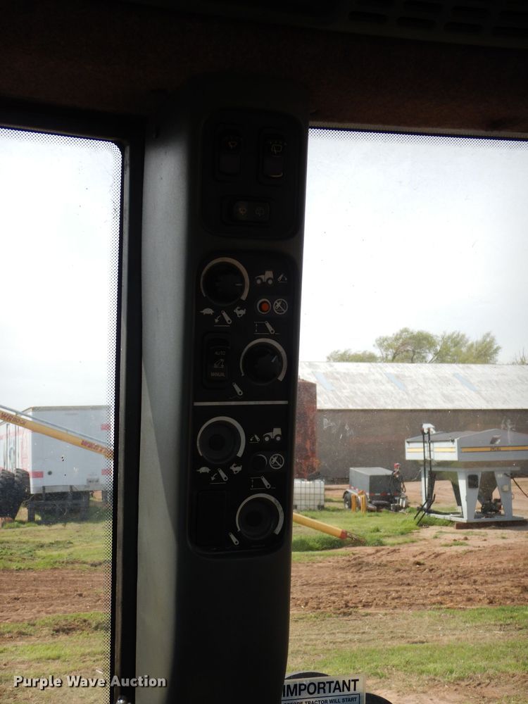 image for item GK9164 New Holland TV140 bi-directional tractor