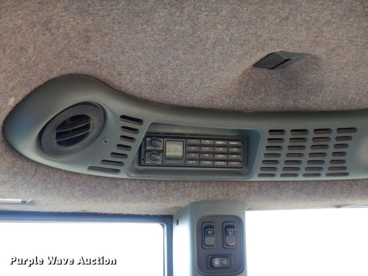 image for item GK9164 New Holland TV140 bi-directional tractor