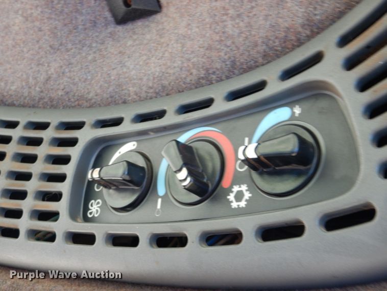 image for item GK9164 New Holland TV140 bi-directional tractor