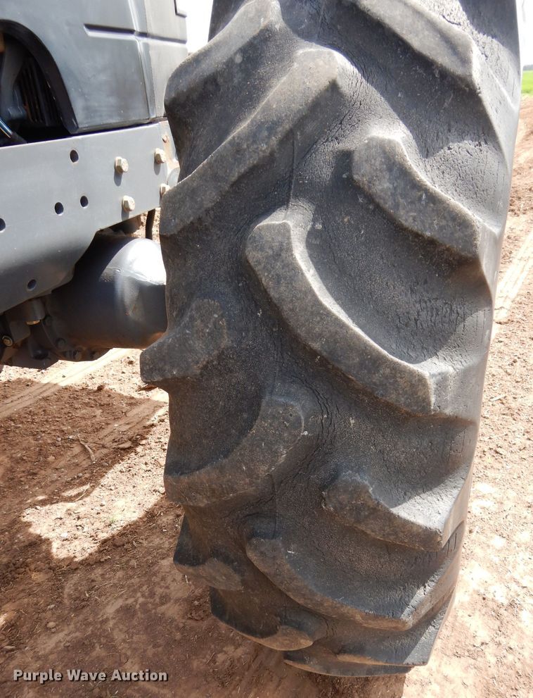 image for item GK9164 New Holland TV140 bi-directional tractor