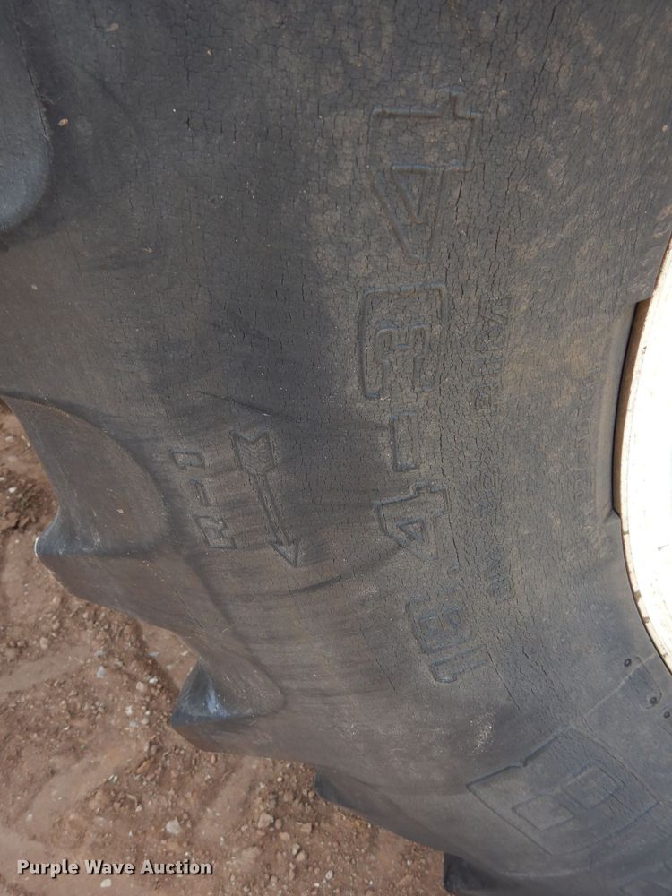 image for item GK9164 New Holland TV140 bi-directional tractor