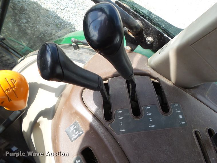 image for item GW9990 2006 John Deere 5525 MFWD tractor