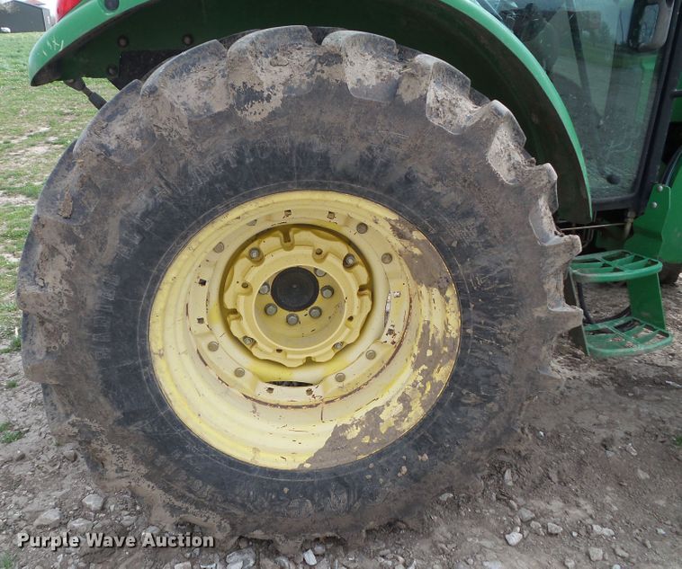 image for item GW9990 2006 John Deere 5525 MFWD tractor