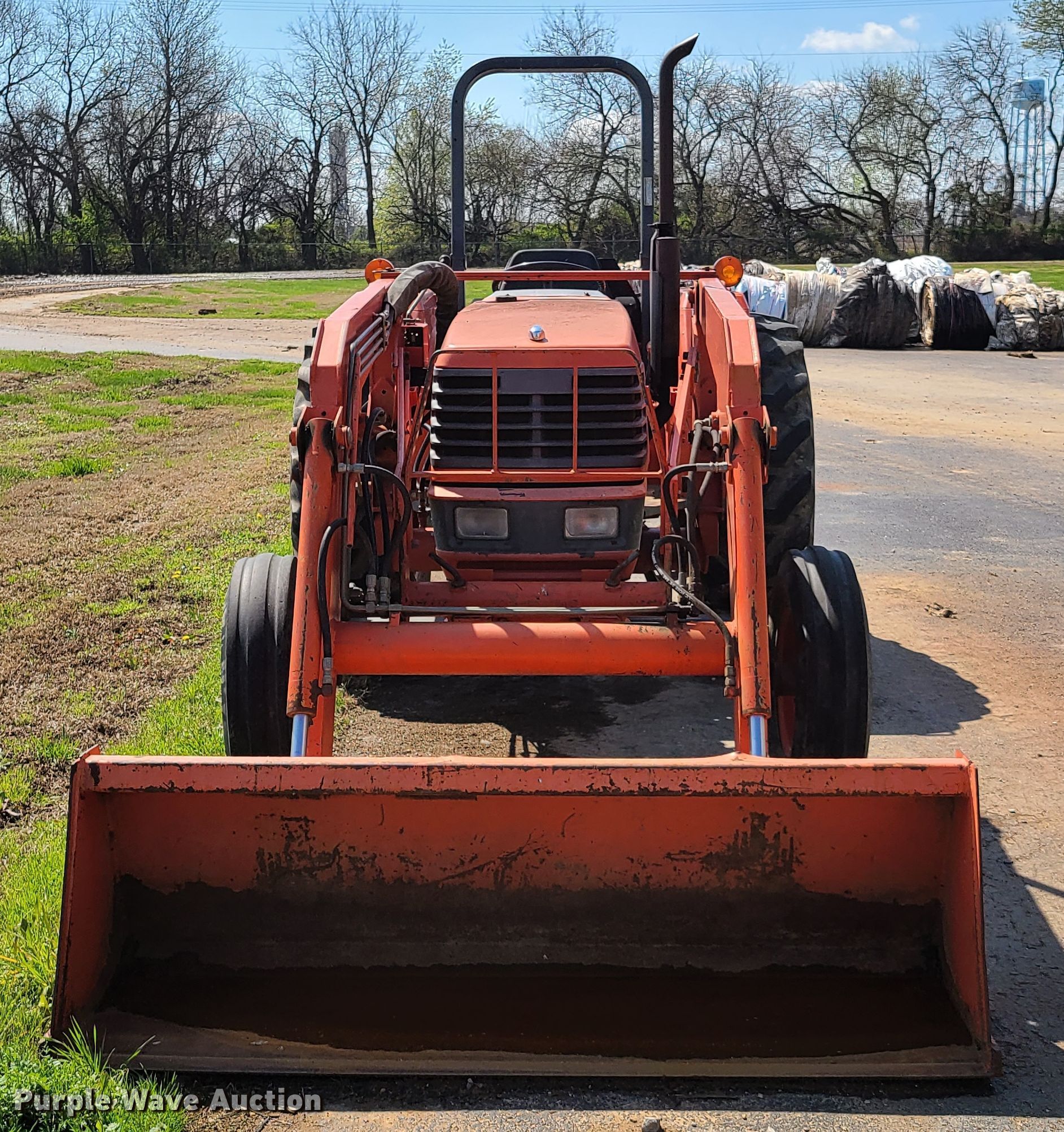 Kubota M5400 tractor in Nevada, MO | Item EL9792 sold | Purple Wave