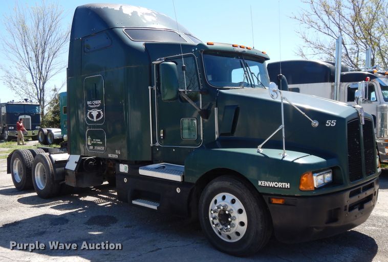 image for item DE5591 2007 Kenworth T600 semi truck